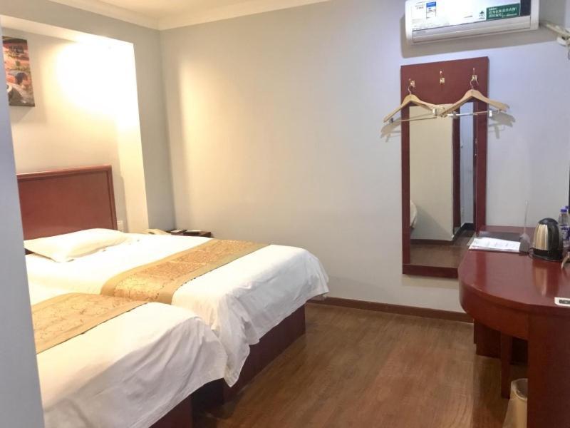 Greentree Inn Shanghai Hongqiao Hub Cao'An Road Huajiang Branch Road Express Hotel Jiading Buitenkant foto